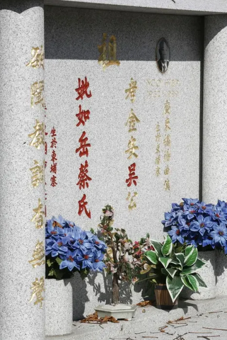 Framed Print : Chinese tomb at Pere Lachaise cemetery, Paris, Ile de France, France, Europe