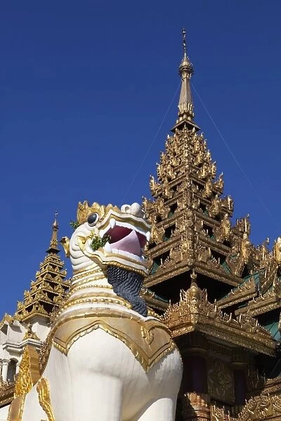 Chinthe statue at southern entrance to the Shwedagon pagoda, Yangon (Rangoon), Yangon Region, Myanmar (Burma), Asia
