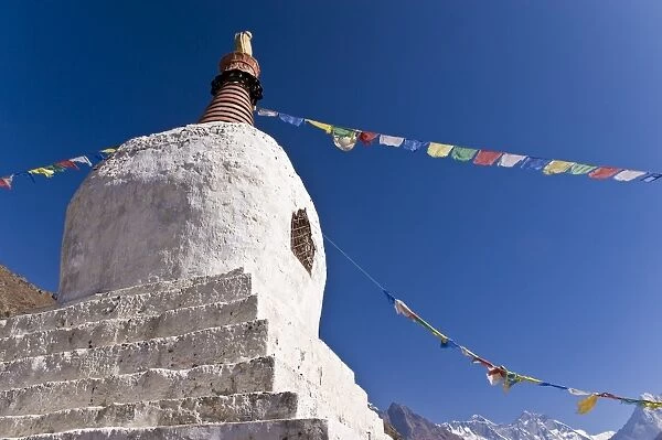 Chorten, Khumbu (Everest) Region, Nepal, Himalayas, Asia
