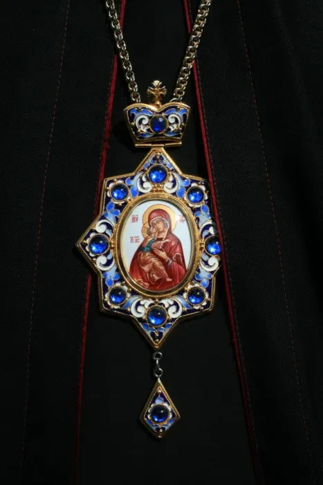 Framed Print : Christian patriarchs Virgin Mary medal, Paris, France, Europe Framed Print : Christian patriarchs Virgin Mary medal, Paris, France, Europe