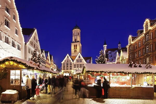 Christmas fair, market square, Martinskirche church, Biberach an der Riss, Upper Swabia, Baden Wurttemberg, Germany, Europe