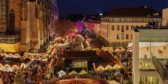 Framed Print : Christmas market in front of the Cathedral on Munsterplatz, Ulm, Baden-Wurttemberg, Germany, Europe Framed Print : Christmas market in front of the Cathedral on Munsterplatz, Ulm, Baden-Wurttemberg, Germany, Europe