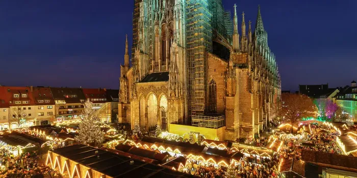 Framed Print : Christmas market in front of the Cathedral on Munsterplatz, Ulm, Baden-Wurttemberg, Germany, Europe Framed Print : Christmas market in front of the Cathedral on Munsterplatz, Ulm, Baden-Wurttemberg, Germany, Europe