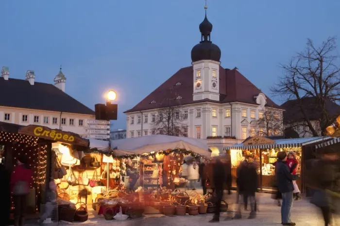 Framed Print : Christmas Market (Christkindlmarkt) stalls and Town Hall, Kapellplatz, at twilight Framed Print : Christmas Market (Christkindlmarkt) stalls and Town Hall, Kapellplatz, at twilight