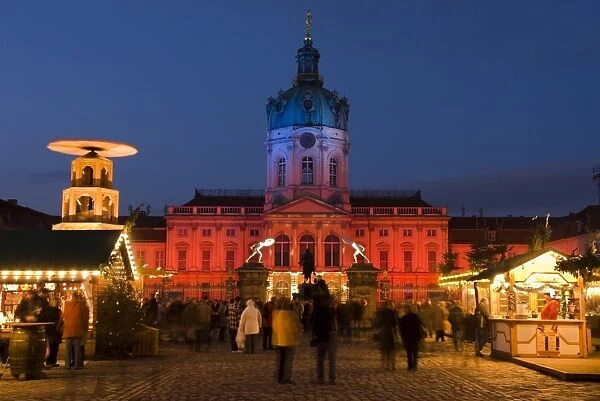 Christmas market outside the Charlottenburg Palace (Schloss Charlottenburg), Berlin, Germany, Europe