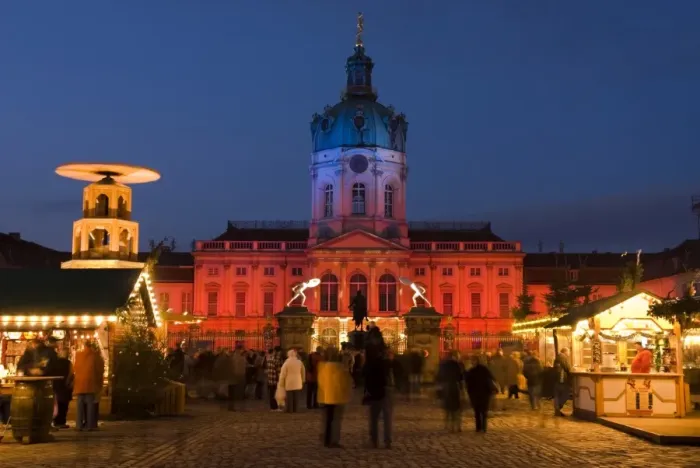 Framed Print : Christmas market outside the Charlottenburg Palace (Schloss Charlottenburg), Berlin, Germany, Europe Framed Print : Christmas market outside the Charlottenburg Palace (Schloss Charlottenburg), Berlin, Germany, Europe