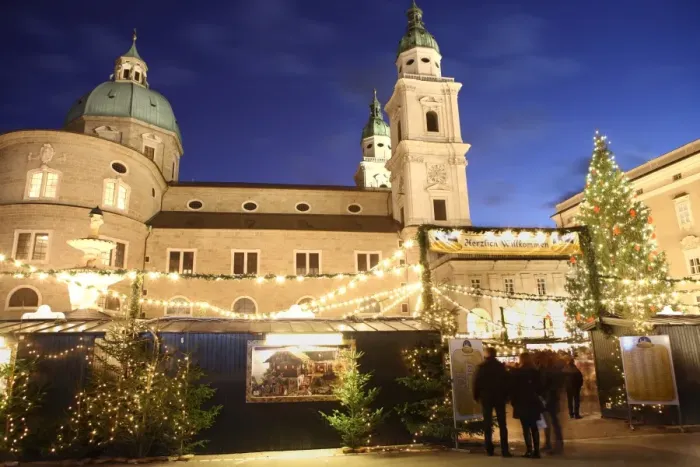 Framed Print : Christmas Market and Salzburg Cathedral, UNESCO World Heritage Site, Salzburg, Austria, Europe Framed Print : Christmas Market and Salzburg Cathedral, UNESCO World Heritage Site, Salzburg, Austria, Europe