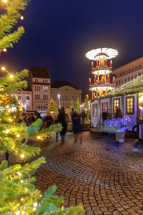 Framed Print : Christmas Market stalls in the market square in Altstadt Spandau at dusk, Spandau, Berlin, Germany Framed Print : Christmas Market stalls in the market square in Altstadt Spandau at dusk, Spandau, Berlin, Germany