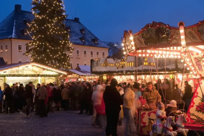 Framed Print : Christmas Market with stalls, people and Christmas tree at twilight, Markt Square Framed Print : Christmas Market with stalls, people and Christmas tree at twilight, Markt Square