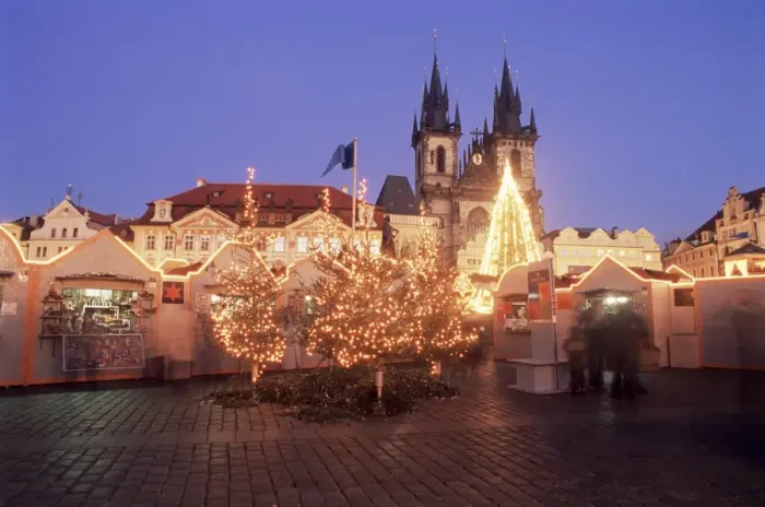 Framed Print : Christmas market and tree with Gothic Church of our Lady before Tyn at Staromestske namesti Framed Print : Christmas market and tree with Gothic Church of our Lady before Tyn at Staromestske namesti