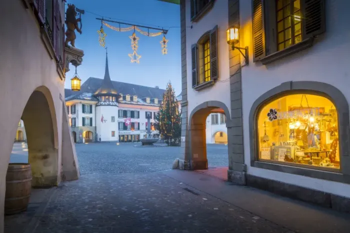 Framed Print : Christmas Tree in Rathausplatz, Thun, Jungfrau region, Bernese Oberland, Swiss Alps Framed Print : Christmas Tree in Rathausplatz, Thun, Jungfrau region, Bernese Oberland, Swiss Alps
