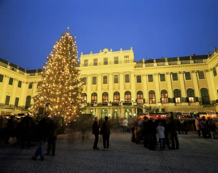 Framed Print : Christmas tree in front of Schonbrunn Palace at dusk, UNESCO World Heritage Site Framed Print : Christmas tree in front of Schonbrunn Palace at dusk, UNESCO World Heritage Site