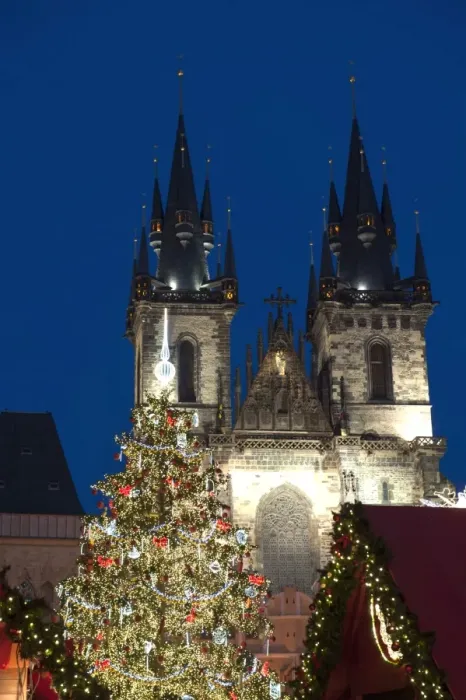 Framed Print : Christmas Tree and Tyn Gothic Church, Old Town Square, UNESCO World Heritage Site, Prague, Czech Republic, Europe Framed Print : Christmas Tree and Tyn Gothic Church, Old Town Square, UNESCO World Heritage Site, Prague, Czech Republic, Europe