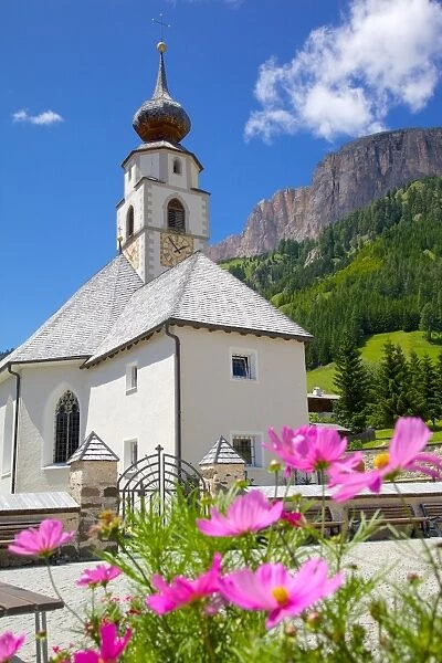 Church, Colfosco, Badia Valley, Bolzano Province, Trentino-Alto Adige, Italy, Europe