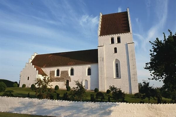 Church dating from between the 11th and 14th centuries, Elmelunde, Mon