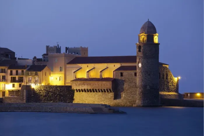 Framed Print : The Church of Notre-Dame-des-Anges at dusk from the harbour at Collioure, Cote Vermeille, Languedoc-Roussillon, France, Europe Framed Print : The Church of Notre-Dame-des-Anges at dusk from the harbour at Collioure, Cote Vermeille, Languedoc-Roussillon, France, Europe