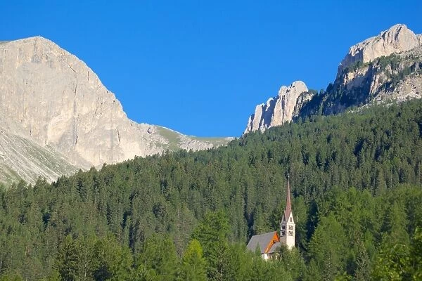 Church overlooked by Ciampedie Mountains, Vigo di Fassa, Fassa Valley, Trento Province, Trentino-Alto Adige  /  South Tyrol, Italian Dolomites, Italy, Europe