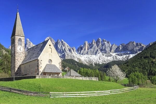 The Church of Ranui and the Odle group in the background, St. Magdalena, Funes Valley