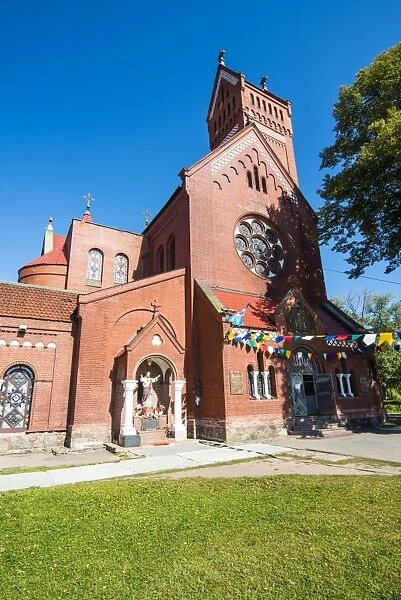 Church of Sts Simon and Elena on Nezalezhnasti Independence square, Minsk, Belarus, Europe