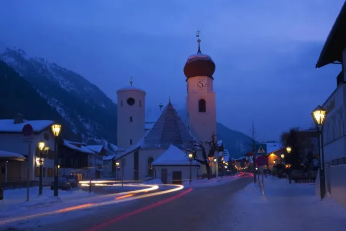 Framed Print : Church in winter snow at dusk, St. Anton am Arlberg, Austrian Alps, Austria, Europe Framed Print : Church in winter snow at dusk, St. Anton am Arlberg, Austrian Alps, Austria, Europe