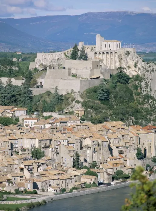 Framed Print : Citadel and town overlooking River Durance, Sisteron, Provence, France, Europe Framed Print : Citadel and town overlooking River Durance, Sisteron, Provence, France, Europe