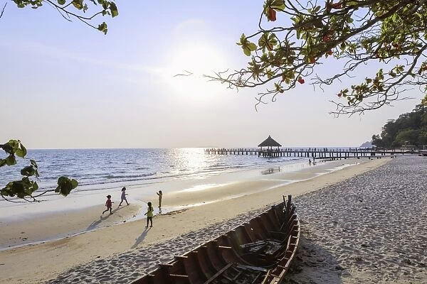 City beach and pier, Sihanoukville, Cambodia, Indochina, Southeast Asia, Asia