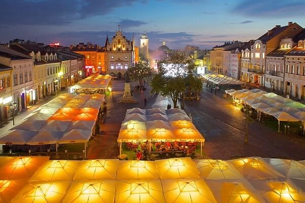 City Hall and Market Square at dusk, Old Town, Rzeszow, Poland, Europe
