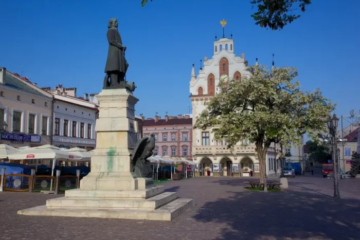 Framed Print : City Hall and statue, Market Square, Old Town, Rzeszow, Poland, Europe Framed Print : City Hall and statue, Market Square, Old Town, Rzeszow, Poland, Europe