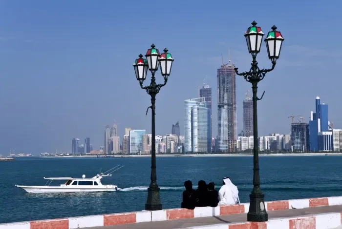 Framed Print : City skyline and the famous Corniche looking across the harbour from a pier