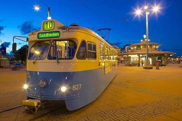 City trams at dusk, Drottningtorget, Gothenburg, Sweden, Scandinavia, Europe
