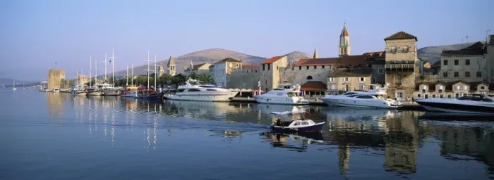 Framed Print : City walls and the Kamerlengo fortress, Trogir, UNESCO World Heritage Site Framed Print : City walls and the Kamerlengo fortress, Trogir, UNESCO World Heritage Site