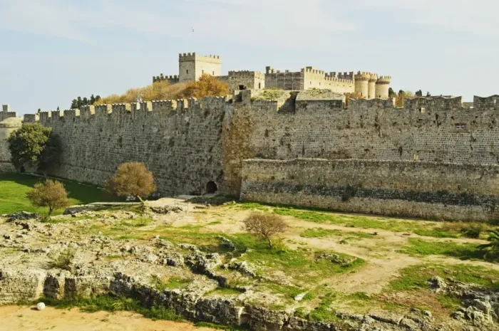 Framed Print : City walls of Old Town and Palace of the Grand Master, Rhodes City, Rhodes, Dodecanese, Greek Islands, Greece, Europe Framed Print : City walls of Old Town and Palace of the Grand Master, Rhodes City, Rhodes, Dodecanese, Greek Islands, Greece, Europe