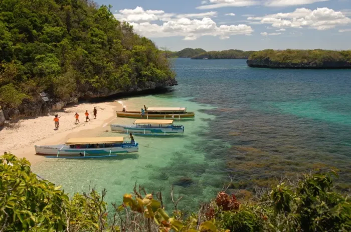 Framed Print : Clear waters between limestone islands, Hundred Islands, Lingayen Gulf Framed Print : Clear waters between limestone islands, Hundred Islands, Lingayen Gulf