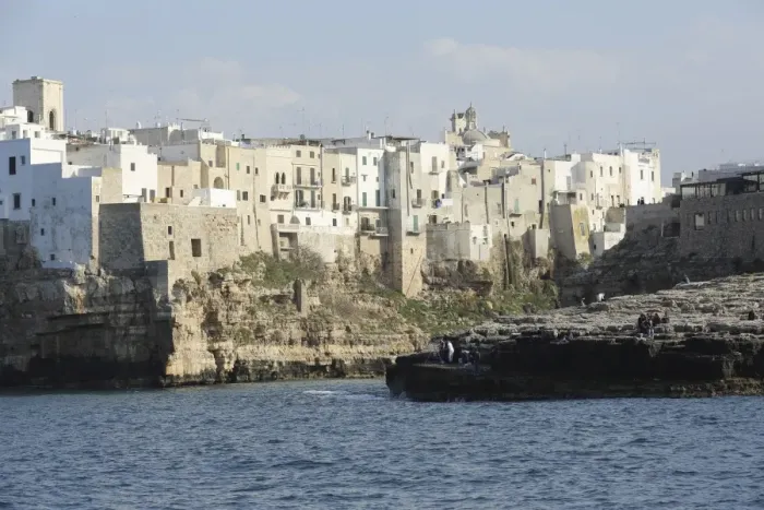 Framed Print : Clifftop houses, built onto rocks, surround the natural cove forming the harbour Framed Print : Clifftop houses, built onto rocks, surround the natural cove forming the harbour