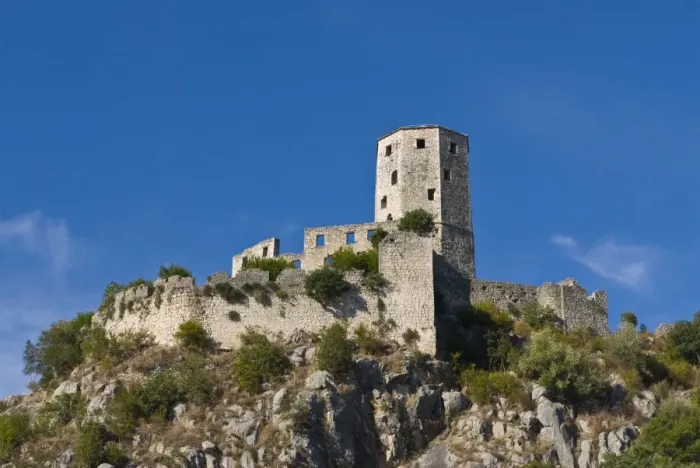Framed Print : Clifftop village perched high above the Loup valley, Gourdon, Alpes-Maritimes Framed Print : Clifftop village perched high above the Loup valley, Gourdon, Alpes-Maritimes