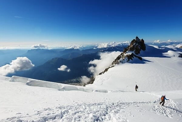 Climbers on Mont Blanc, Aiguille du Midi, Chamonix, Rhone Alpes, Haute Savoie, French Alps