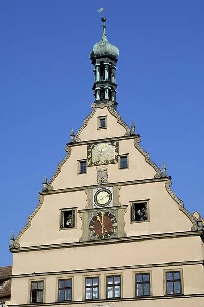Clock on the Ratstrinkstube (City Councillors Tavern)