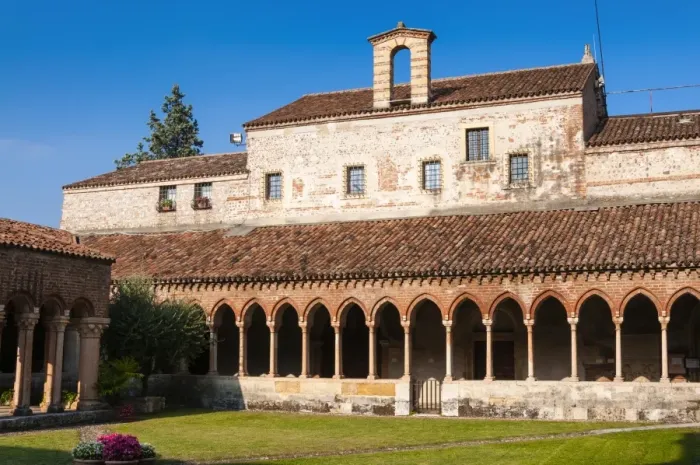 Framed Print : Cloister of Church of San Zeno Maggiore, Verona, UNESCO World Heritage Site, Veneto, Italy, Europe Framed Print : Cloister of Church of San Zeno Maggiore, Verona, UNESCO World Heritage Site, Veneto, Italy, Europe