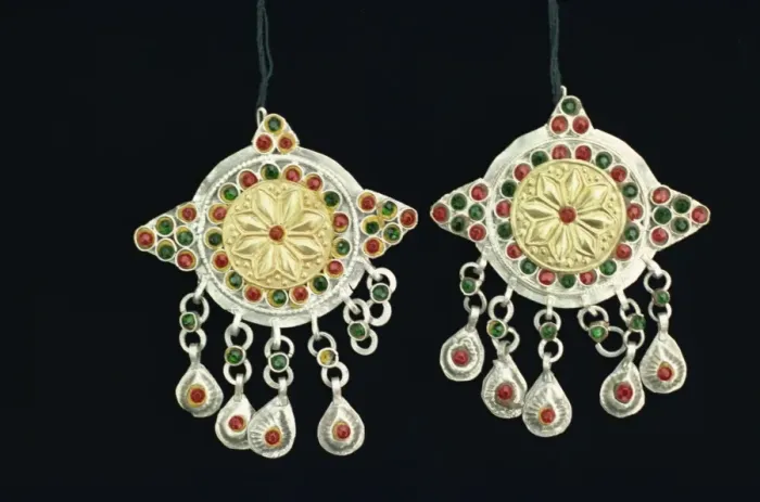 Framed Print : Close-up of Baluchi peen clips Framed Print : Close-up of Baluchi peen clips