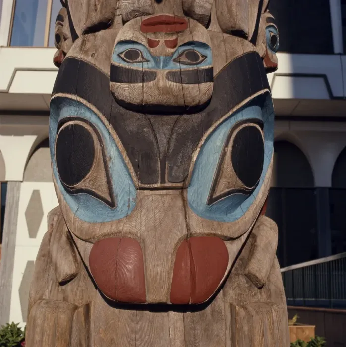 Framed Print : Close-up of painted carving on a totem pole in Thunderbird Park, Victoria