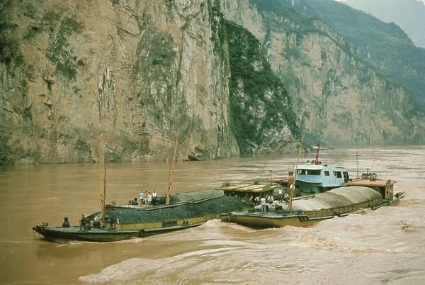Coal barges in the Xiling Gorge on the Yangtze River, Hubei, China, Asia