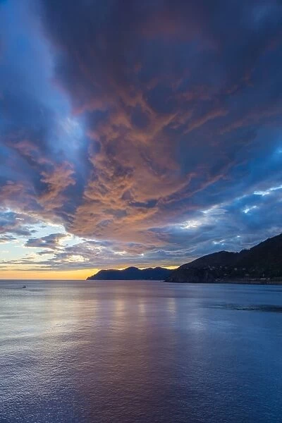 Coast near Manarola, Cinque Terre, Liguria, Italy, Europe