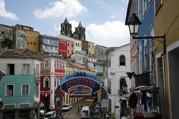 Cobbled streets and colonial architecture, Largo de Pelourinho, UNESCO World Heritage Site, Salvador, Bahia, Brazil, South America