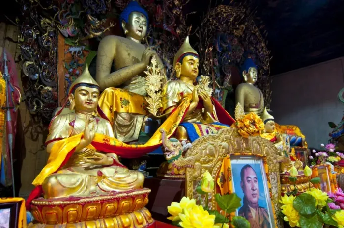 Framed Print : Collection of Buddhas at Mount Wutai (Wutai Mountain) (Qingliang Shan) Framed Print : Collection of Buddhas at Mount Wutai (Wutai Mountain) (Qingliang Shan)