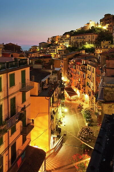 Via Colombo at dusk, Riomaggiore, Cinque Terre, UNESCO World Heritage Site, Liguria, Italy, Mediterranean, Europe