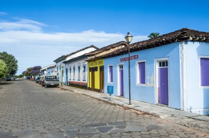 Framed Print : Colonial architecture in the rural village of Pirenopolis, Goais, Brazil, South America Framed Print : Colonial architecture in the rural village of Pirenopolis, Goais, Brazil, South America
