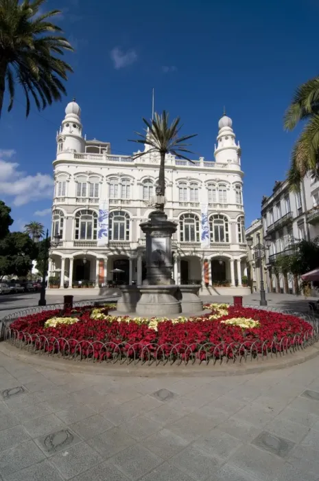 Framed Print : Colonial buildings in Las Palmas, Gran Canaria, Canary Islands, Spain, Europe Framed Print : Colonial buildings in Las Palmas, Gran Canaria, Canary Islands, Spain, Europe