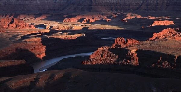 The Colorado River makes a huge S-bend under Deadhorse Point, a famous viewpoint across Canyonlands National Park, near Moab, Utah, United States of America