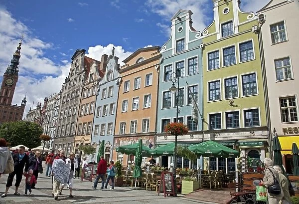 Colourful building facades on Long Market (Dlugi Targ) showing the Town Hall, Gdansk, Pomerania, Poland, Europe