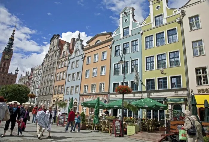 Framed Print : Colourful building facades on Long Market (Dlugi Targ) showing the Town Hall, Gdansk, Pomerania, Poland, Europe Framed Print : Colourful building facades on Long Market (Dlugi Targ) showing the Town Hall, Gdansk, Pomerania, Poland, Europe